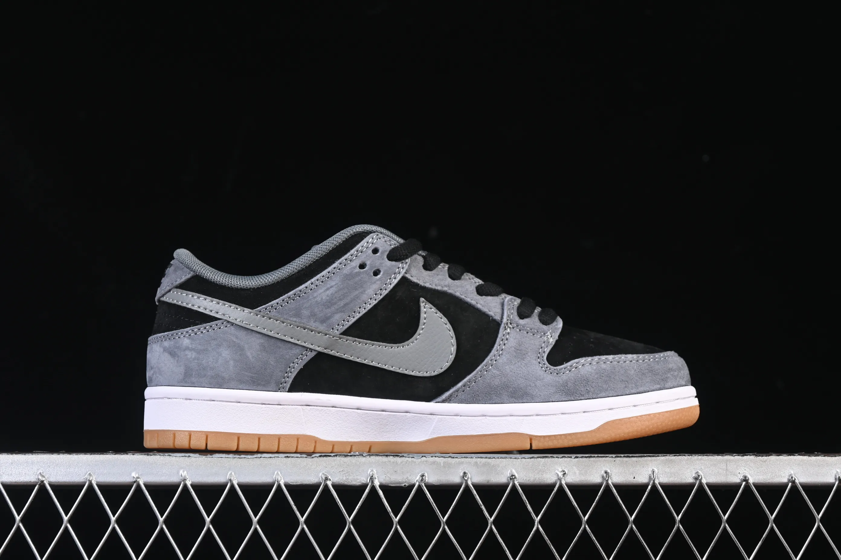 All Categories Nk SB Dunk Series Nk SB Dunk Low Low-top sneakers Nike SB Dunk Low Gray raw rubber SB low-top casual sneakers HF3063-001